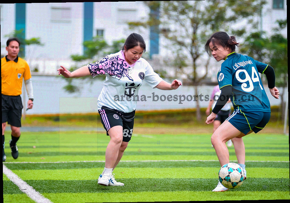 深色界面上版本说明与BP对比面板并列的抽象示意图